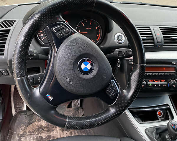 Серый БМВ 1 Серия, объемом двигателя 2 л и пробегом 414 тыс. км за 4800 $, фото 9 на Automoto.ua