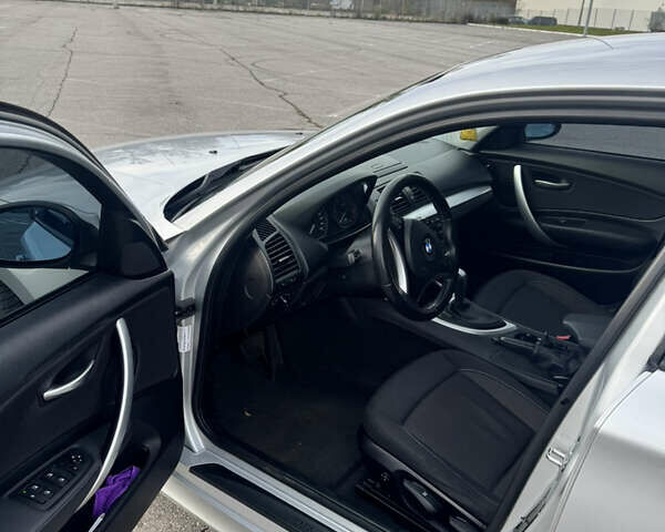 Серый БМВ 1 Серия, объемом двигателя 2 л и пробегом 195 тыс. км за 7800 $, фото 17 на Automoto.ua