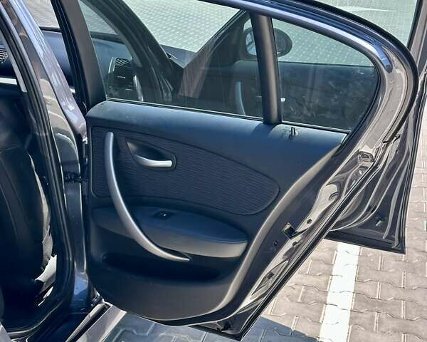 Серый БМВ 1 Серия, объемом двигателя 1.6 л и пробегом 309 тыс. км за 5200 $, фото 11 на Automoto.ua