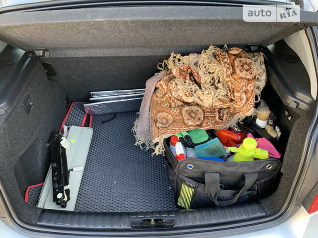 Серый БМВ 1 Серия, объемом двигателя 2 л и пробегом 148 тыс. км за 8500 $, фото 37 на Automoto.ua