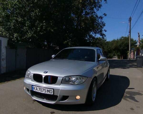 Серый БМВ 1 Серия, объемом двигателя 2 л и пробегом 290 тыс. км за 6000 $, фото 3 на Automoto.ua