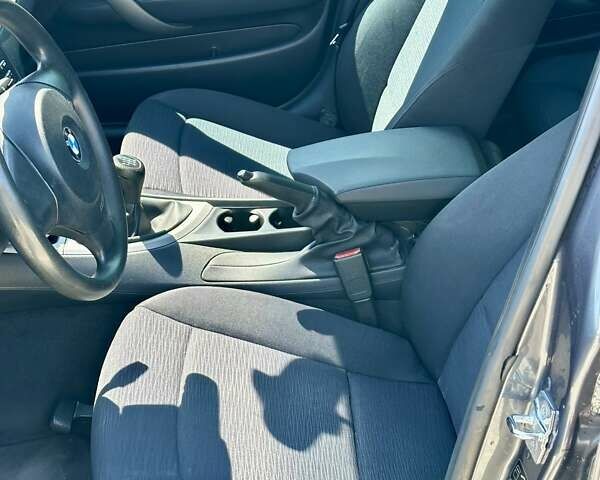 Серый БМВ 1 Серия, объемом двигателя 1.6 л и пробегом 309 тыс. км за 5200 $, фото 16 на Automoto.ua