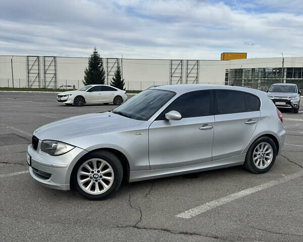 Серый БМВ 1 Серия, объемом двигателя 2 л и пробегом 195 тыс. км за 7800 $, фото 2 на Automoto.ua