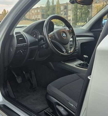 Серый БМВ 1 Серия, объемом двигателя 2 л и пробегом 278 тыс. км за 6500 $, фото 9 на Automoto.ua