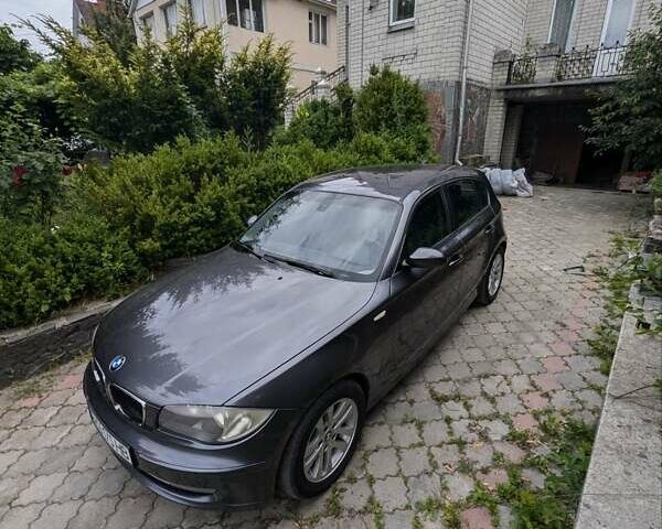Серый БМВ 1 Серия, объемом двигателя 2 л и пробегом 280 тыс. км за 7800 $, фото 3 на Automoto.ua