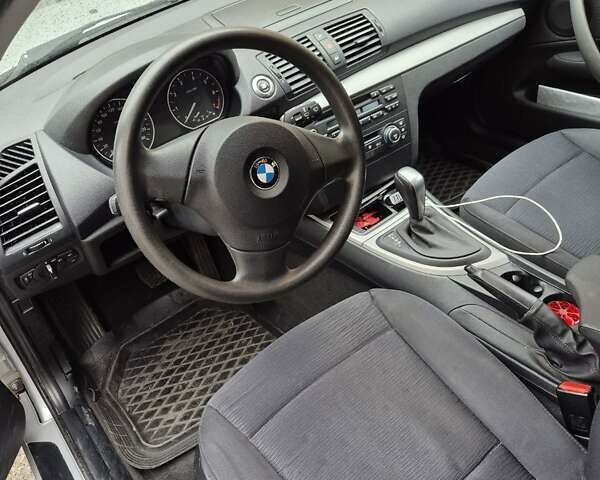 Серый БМВ 1 Серия, объемом двигателя 2 л и пробегом 194 тыс. км за 7000 $, фото 2 на Automoto.ua