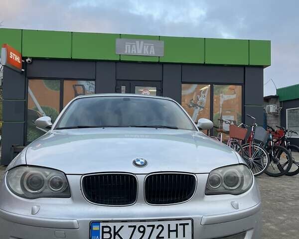 Серый БМВ 1 Серия, объемом двигателя 2 л и пробегом 259 тыс. км за 6800 $, фото 8 на Automoto.ua