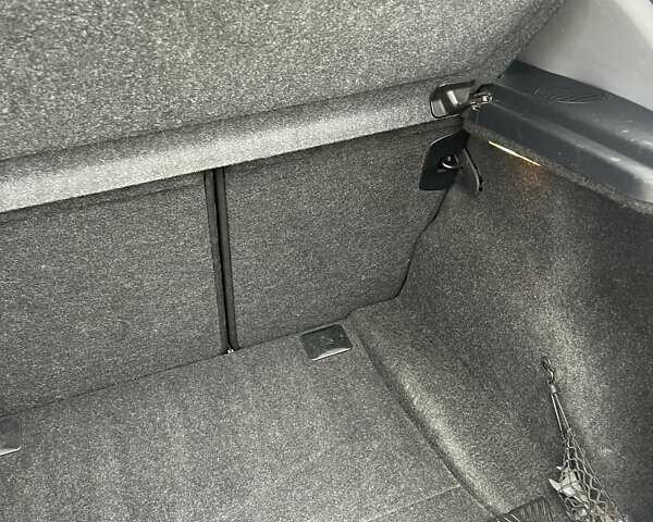 Серый БМВ 1 Серия, объемом двигателя 2 л и пробегом 259 тыс. км за 6800 $, фото 9 на Automoto.ua