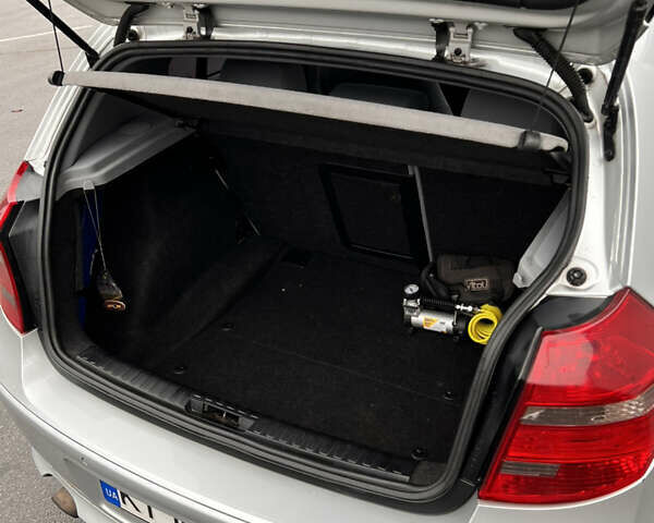 Серый БМВ 1 Серия, объемом двигателя 2 л и пробегом 312 тыс. км за 6200 $, фото 10 на Automoto.ua