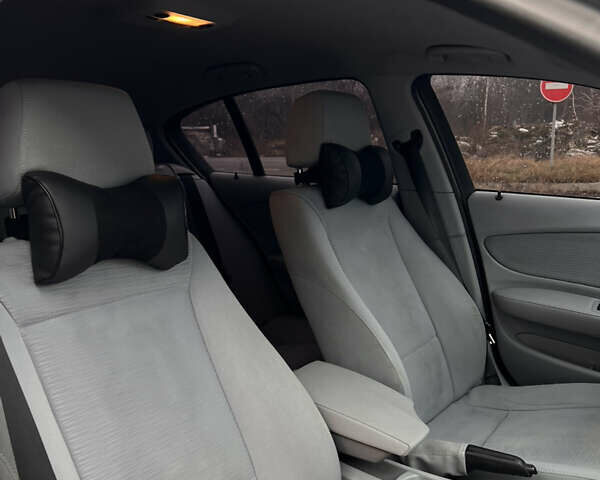 Серый БМВ 1 Серия, объемом двигателя 2 л и пробегом 312 тыс. км за 6200 $, фото 13 на Automoto.ua