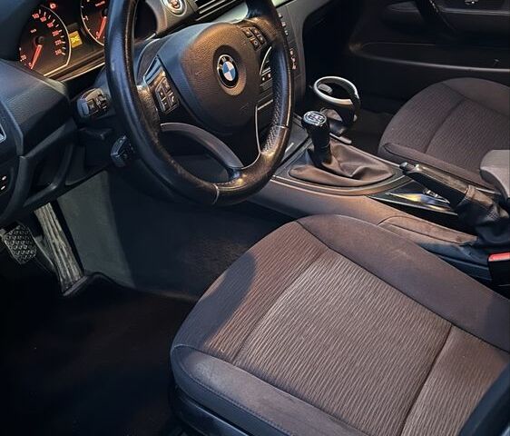 Серый БМВ 1 Серия, объемом двигателя 2 л и пробегом 273 тыс. км за 8300 $, фото 3 на Automoto.ua