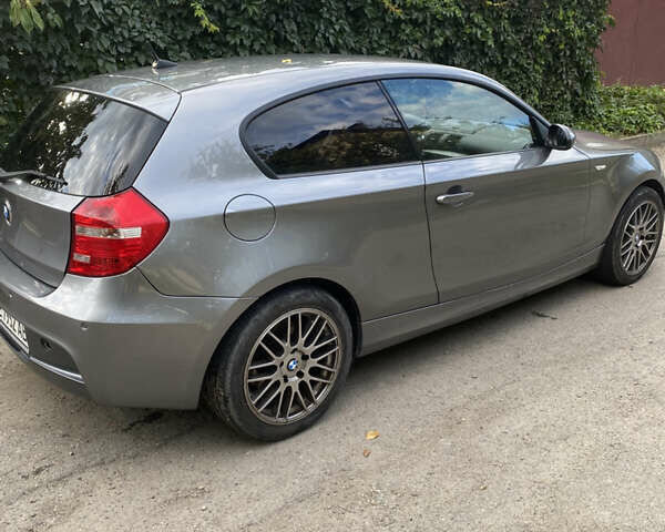 Серый БМВ 1 Серия, объемом двигателя 2 л и пробегом 170 тыс. км за 6800 $, фото 9 на Automoto.ua