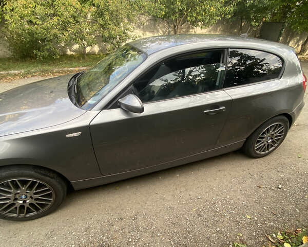 Серый БМВ 1 Серия, объемом двигателя 2 л и пробегом 170 тыс. км за 6800 $, фото 6 на Automoto.ua