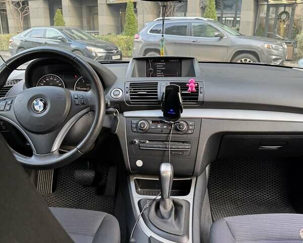 Серый БМВ 1 Серия, объемом двигателя 2 л и пробегом 307 тыс. км за 9500 $, фото 10 на Automoto.ua