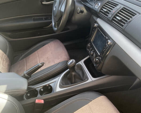 Серый БМВ 1 Серия, объемом двигателя 2 л и пробегом 170 тыс. км за 6800 $, фото 17 на Automoto.ua