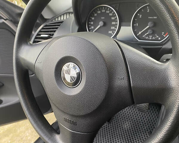 Серый БМВ 1 Серия, объемом двигателя 2 л и пробегом 170 тыс. км за 6800 $, фото 11 на Automoto.ua