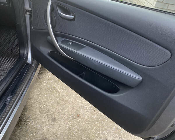 Серый БМВ 1 Серия, объемом двигателя 2 л и пробегом 170 тыс. км за 6800 $, фото 12 на Automoto.ua