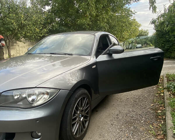 Серый БМВ 1 Серия, объемом двигателя 2 л и пробегом 170 тыс. км за 6800 $, фото 5 на Automoto.ua