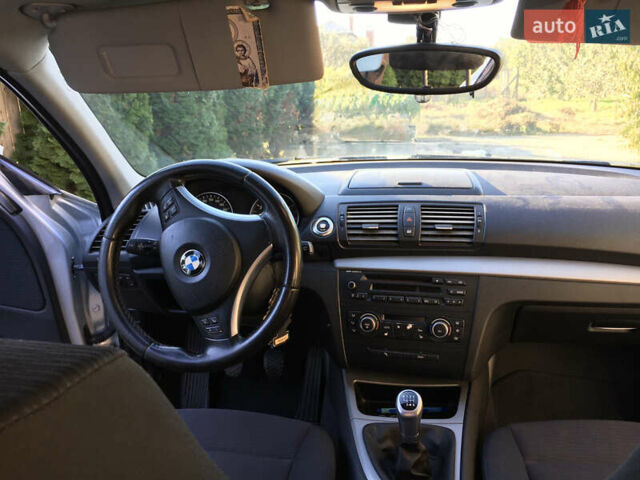 БМВ 1 Серия 2009 в Ужгороде на Automoto.ua Серый БМВ 1 Серия, объемом двигателя 2 л и пробегом 200 тыс. км за 5500 $, фото 4 на Automoto.ua