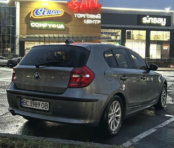 Серый БМВ 1 Серия, объемом двигателя 2 л и пробегом 273 тыс. км за 8300 $, фото 5 на Automoto.ua