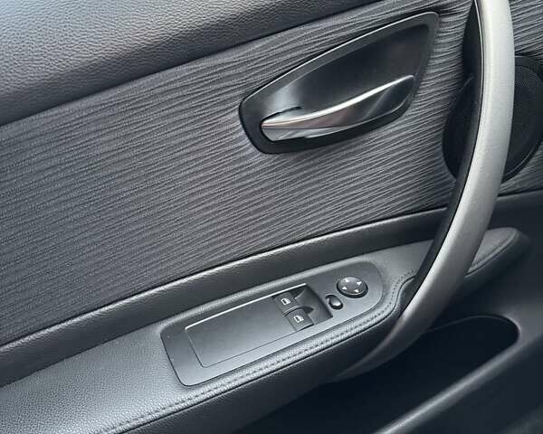 Серый БМВ 1 Серия, объемом двигателя 2 л и пробегом 307 тыс. км за 9500 $, фото 16 на Automoto.ua