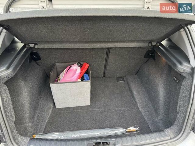 Серый БМВ 1 Серия, объемом двигателя 2 л и пробегом 307 тыс. км за 9500 $, фото 20 на Automoto.ua