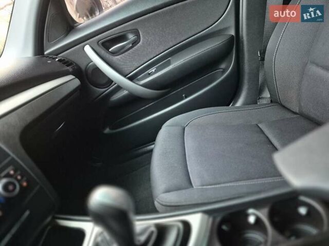 Серый БМВ 1 Серия, объемом двигателя 2 л и пробегом 209 тыс. км за 9500 $, фото 7 на Automoto.ua