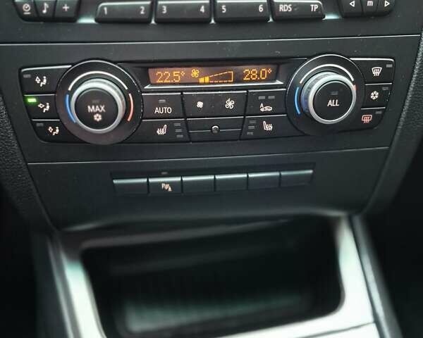 Серый БМВ 1 Серия, объемом двигателя 2 л и пробегом 209 тыс. км за 9500 $, фото 8 на Automoto.ua