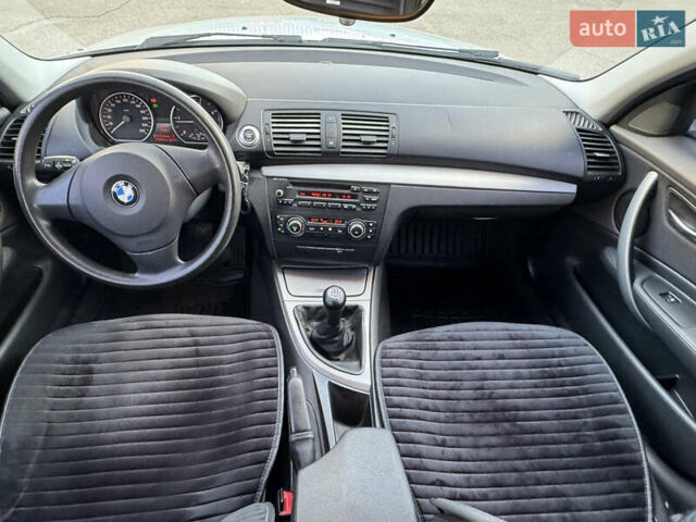 Серый БМВ 1 Серия, объемом двигателя 2 л и пробегом 220 тыс. км за 7400 $, фото 30 на Automoto.ua