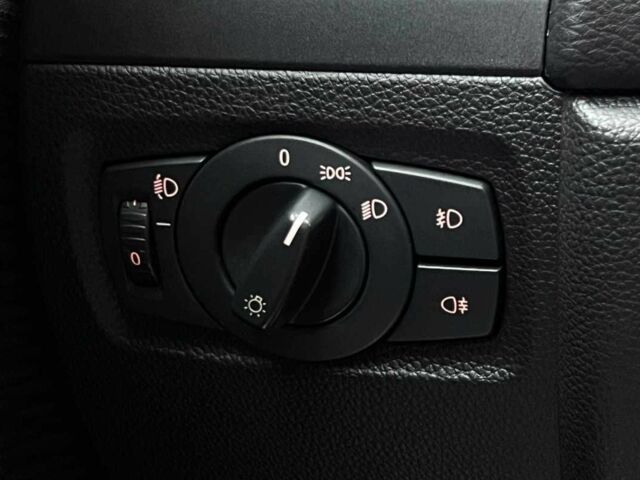 Серый БМВ 1 Серия, объемом двигателя 2 л и пробегом 117 тыс. км за 7650 $, фото 15 на Automoto.ua