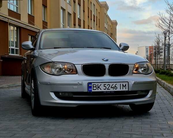 Серый БМВ 1 Серия, объемом двигателя 2 л и пробегом 209 тыс. км за 9500 $, фото 24 на Automoto.ua