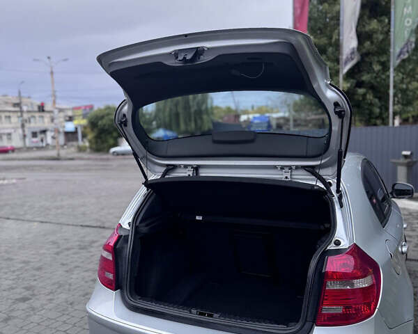 Серый БМВ 1 Серия, объемом двигателя 2 л и пробегом 220 тыс. км за 8500 $, фото 4 на Automoto.ua