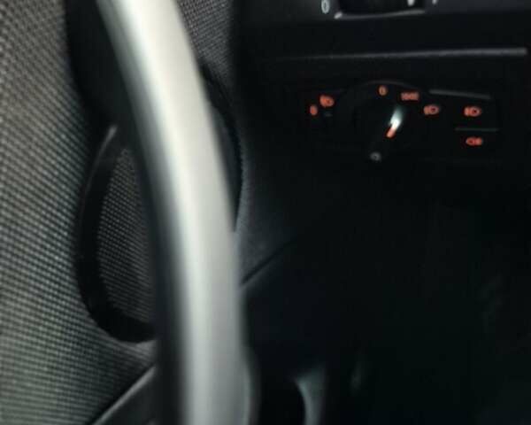 Серый БМВ 1 Серия, объемом двигателя 2 л и пробегом 209 тыс. км за 9500 $, фото 5 на Automoto.ua