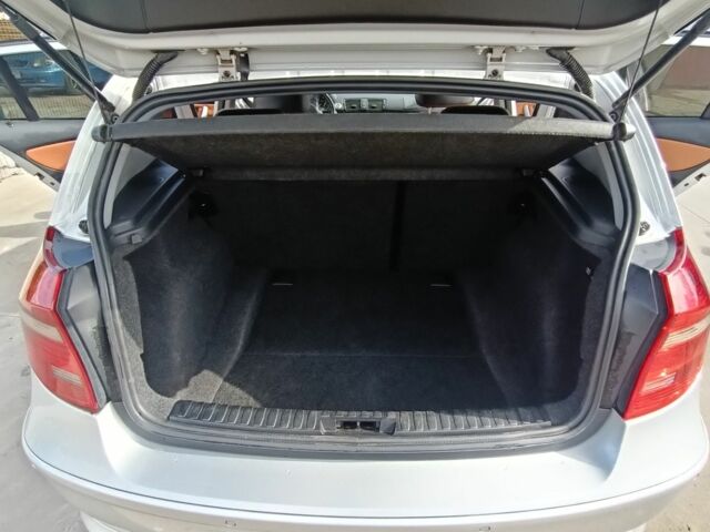 Серый БМВ 1 Серия, объемом двигателя 2 л и пробегом 306 тыс. км за 7500 $, фото 10 на Automoto.ua