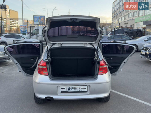 Серый БМВ 1 Серия, объемом двигателя 2 л и пробегом 220 тыс. км за 7400 $, фото 14 на Automoto.ua