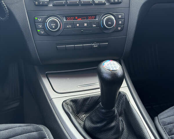 Серый БМВ 1 Серия, объемом двигателя 2 л и пробегом 220 тыс. км за 7400 $, фото 31 на Automoto.ua