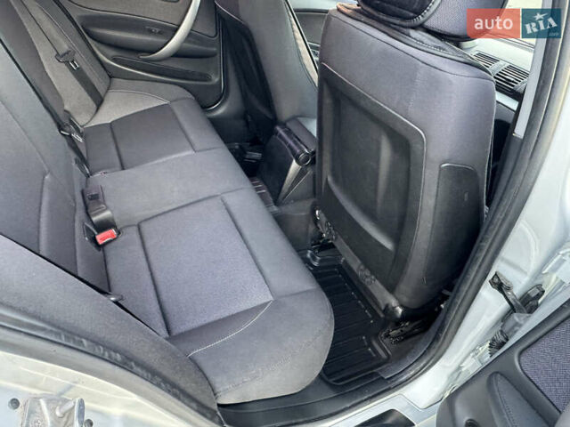 Серый БМВ 1 Серия, объемом двигателя 2 л и пробегом 220 тыс. км за 7400 $, фото 26 на Automoto.ua