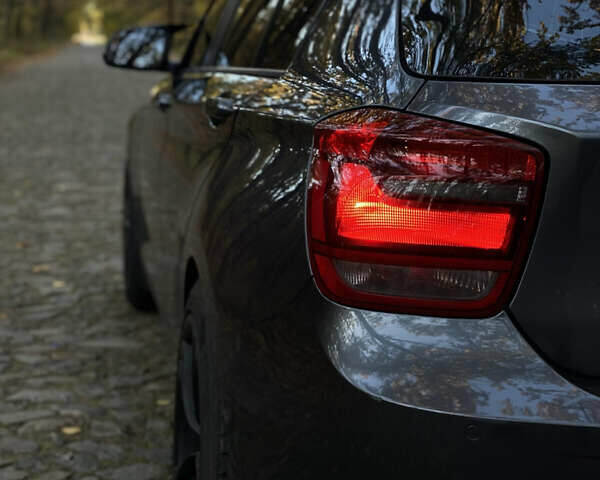 Серый БМВ 1 Серия, объемом двигателя 1.6 л и пробегом 270 тыс. км за 9999 $, фото 9 на Automoto.ua