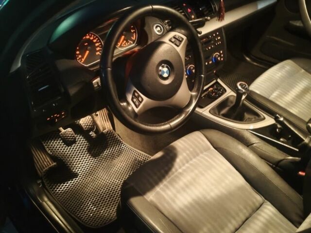 Синий БМВ 1 Серия, объемом двигателя 2 л и пробегом 370 тыс. км за 4999 $, фото 6 на Automoto.ua