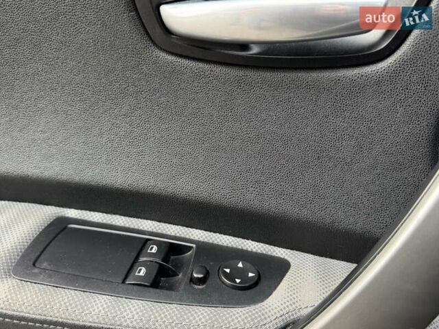 Синий БМВ 1 Серия, объемом двигателя 2 л и пробегом 299 тыс. км за 4999 $, фото 48 на Automoto.ua