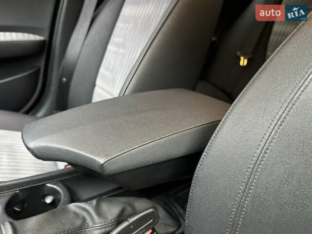 Синий БМВ 1 Серия, объемом двигателя 2 л и пробегом 280 тыс. км за 4650 $, фото 50 на Automoto.ua