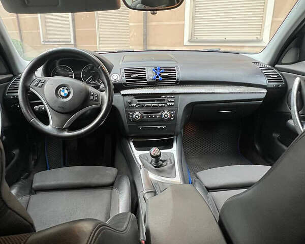 Синий БМВ 1 Серия, объемом двигателя 2 л и пробегом 249 тыс. км за 5100 $, фото 6 на Automoto.ua