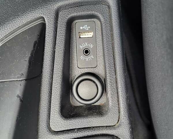 Синий БМВ 1 Серия, объемом двигателя 2 л и пробегом 264 тыс. км за 5400 $, фото 31 на Automoto.ua