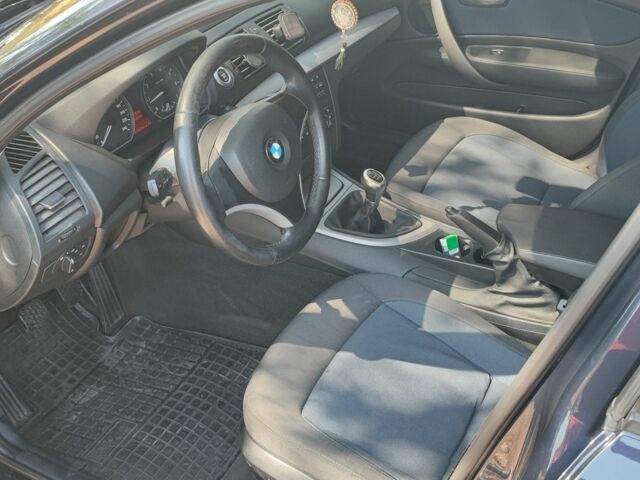 Синий БМВ 1 Серия, объемом двигателя 2 л и пробегом 270 тыс. км за 5500 $, фото 5 на Automoto.ua