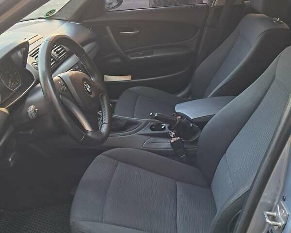 Синій БМВ 1 Серія, об'ємом двигуна 2 л та пробігом 200 тис. км за 5650 $, фото 14 на Automoto.ua