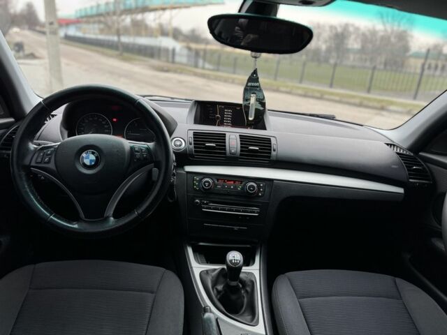 Синий БМВ 1 Серия, объемом двигателя 2 л и пробегом 241 тыс. км за 8500 $, фото 9 на Automoto.ua