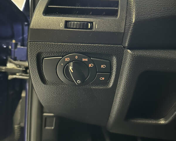 Синий БМВ 1 Серия, объемом двигателя 2 л и пробегом 250 тыс. км за 10500 $, фото 25 на Automoto.ua