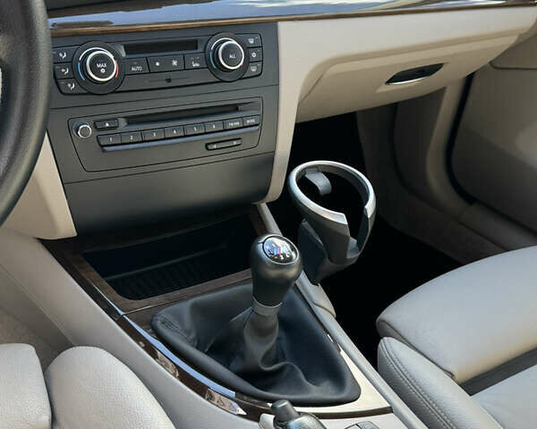 Синій БМВ 1 Серія, об'ємом двигуна 3 л та пробігом 143 тис. км за 13500 $, фото 22 на Automoto.ua