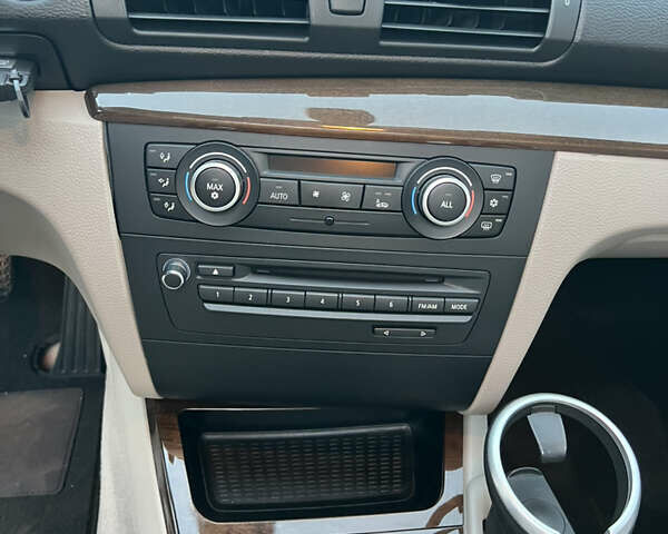 Синій БМВ 1 Серія, об'ємом двигуна 3 л та пробігом 143 тис. км за 13500 $, фото 24 на Automoto.ua