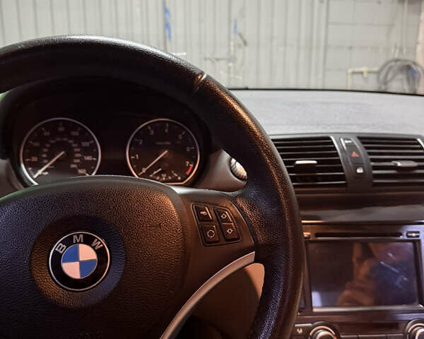Синій БМВ 1 Серія, об'ємом двигуна 3 л та пробігом 65 тис. км за 9500 $, фото 27 на Automoto.ua